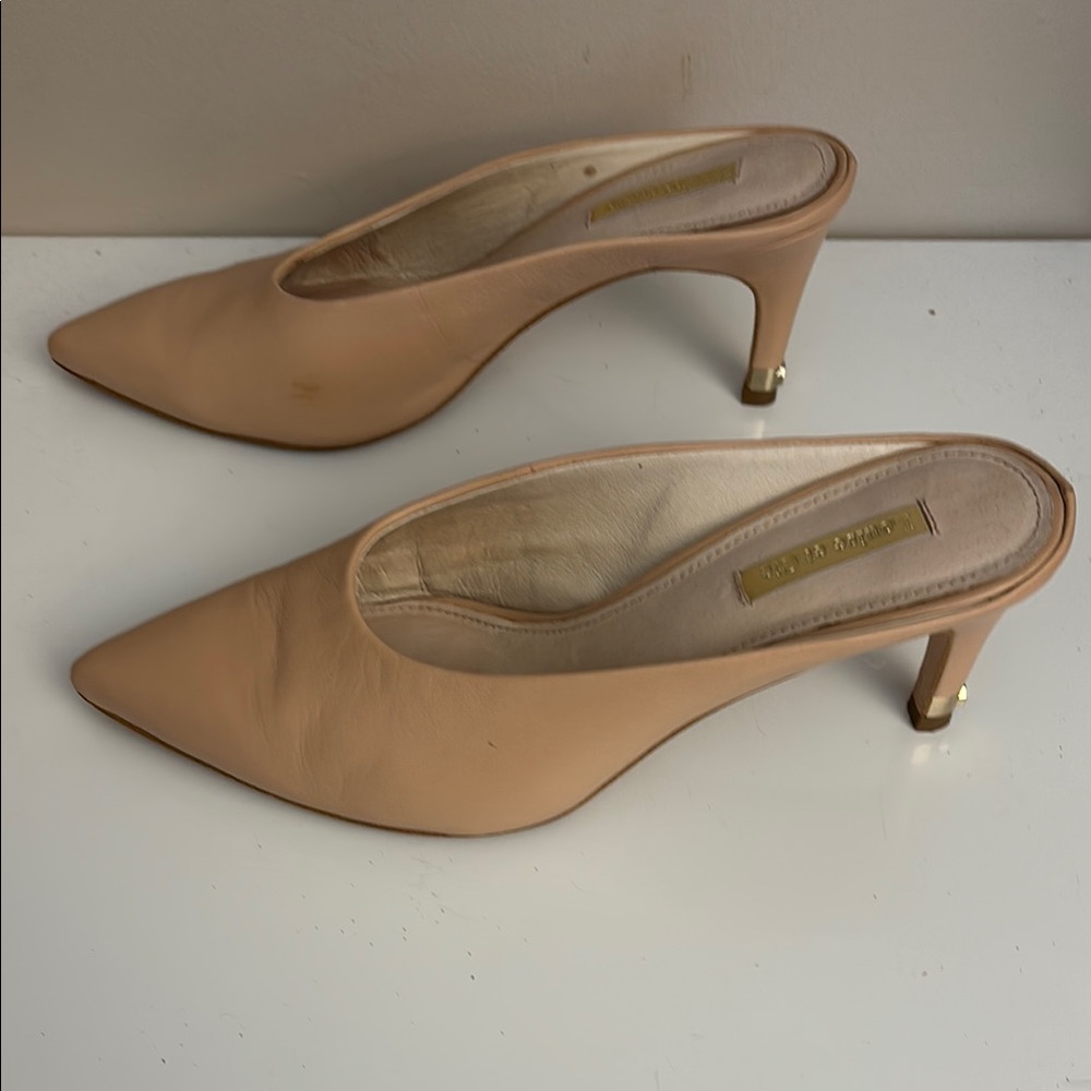 Louise et Cie Tan Pointed-Toe Mules, size 8. Preowned condition.